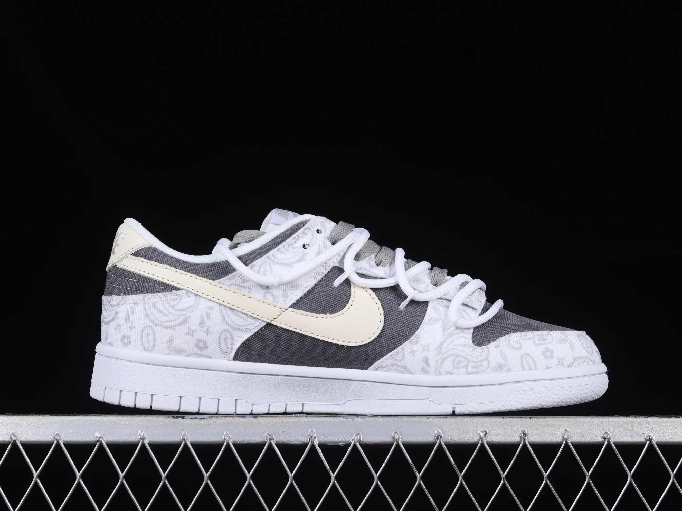 All categories Nk SB Dunk series Nk SB Dunk Low low-top sneakers Nk Dunk Low ESS reverse cashew flower micro industry customized version of deconstructed strap casual sneakers DJ9955-100